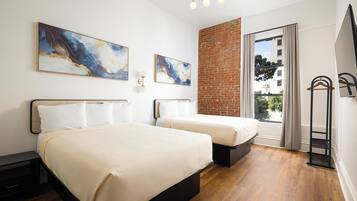 Premium bedding, in-room safe, desk, iron/ironing board