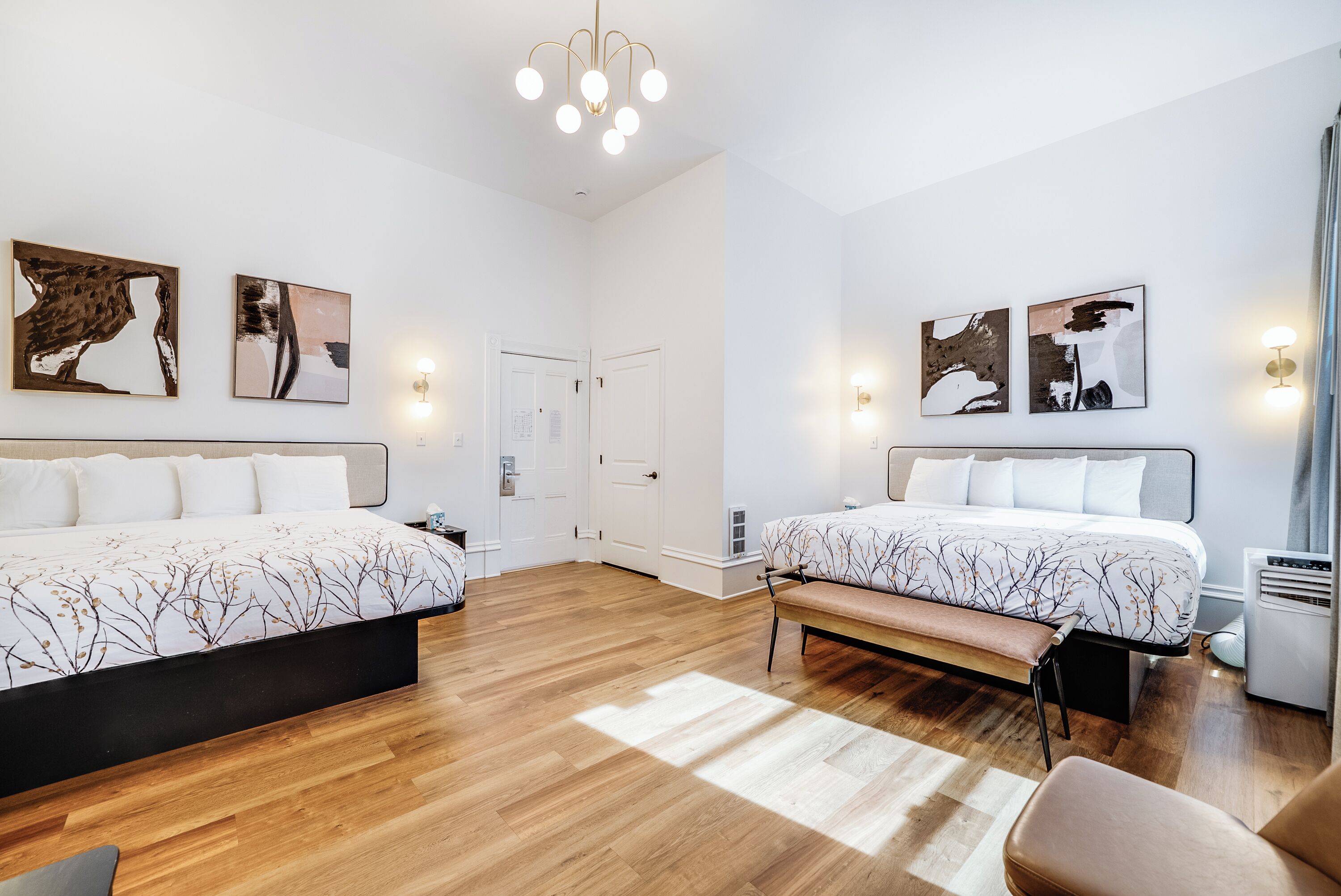 Dobbeltrom – superior | Sengetøy av topp kvalitet, safe på rommet og skrivebord