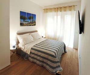 1 quarto, escrivaninha, ferros/tábuas de passar roupa, Wi-Fi de cortesia