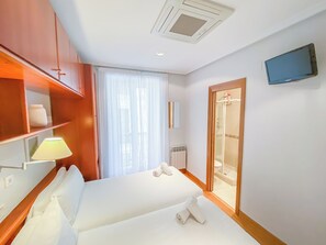 2 habitaciones, tabla de planchar con plancha, wifi y ropa de cama 