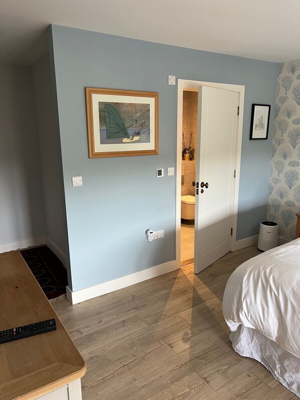 Deluxe Double Room | Premium bedding, Select Comfort beds, blackout drapes - Botany Bay Beach Bed and Breakfast (Broadstairs)