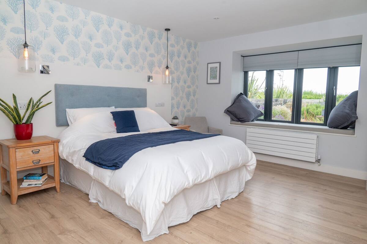 Deluxe Double Room | Premium bedding, Select Comfort beds, blackout drapes
