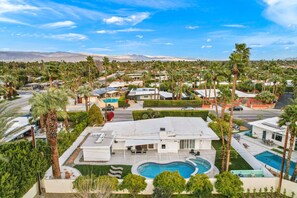 Exterior - Pink Paradise in Palm Springs: Artistic 4-Bedroom Retreat Awaits! (Palm Springs)