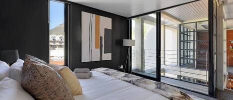 1 bedroom, desk, WiFi, bed sheets