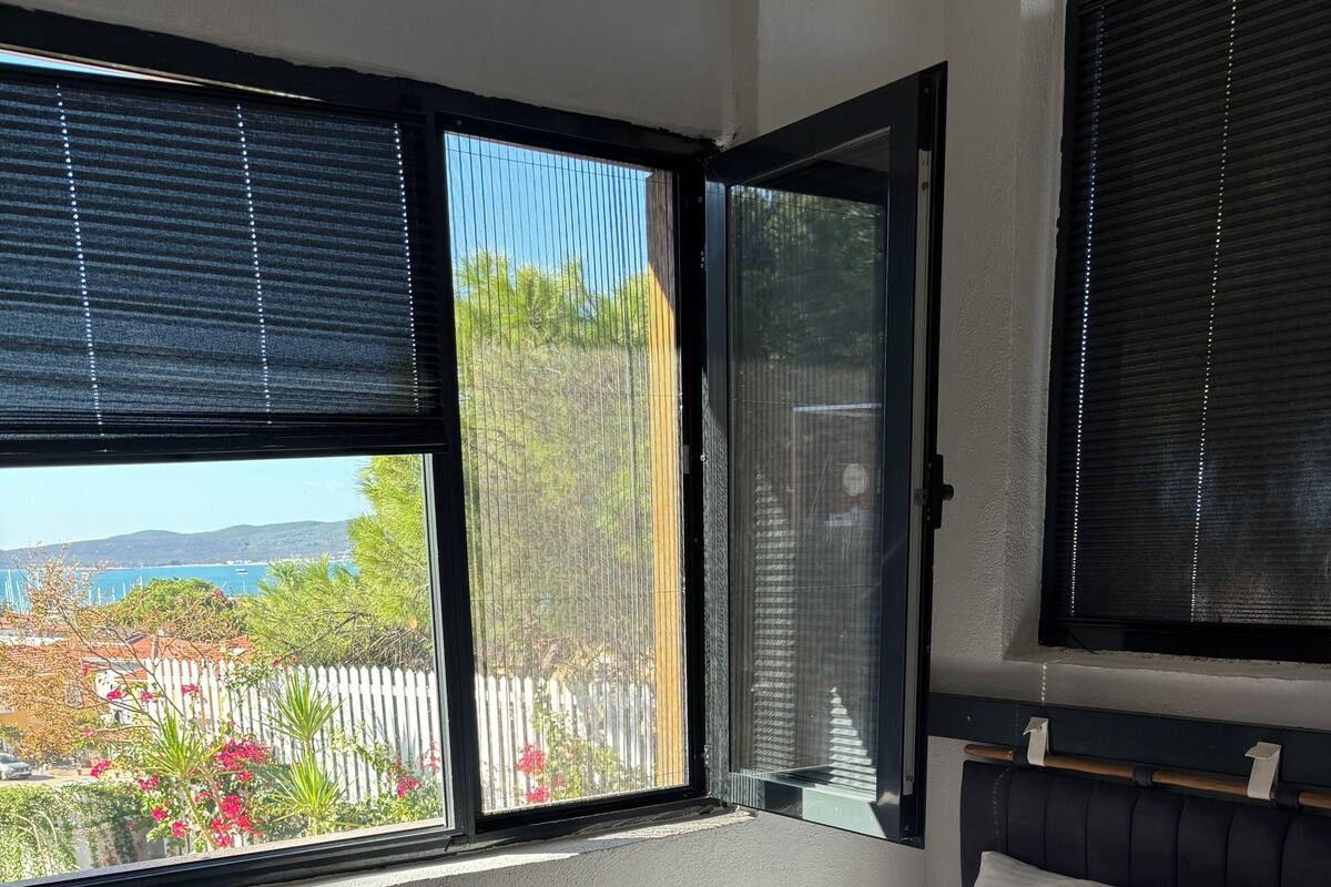 Deluxe Double Room, Sea View | Desk, laptop workspace, WiFi (free)