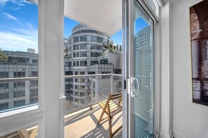 Economy Suite, City View | Balcony - Bluejaysway (Toronto)