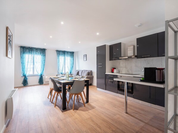 Fridge, microwave, oven, stovetop - Rock In Share - Le Logis des Pros (Terville)