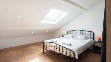 4 soverom, strykejern/-brett, wi-fi og sengetøy