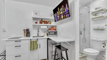 Fridge, microwave, stovetop, coffee/tea maker