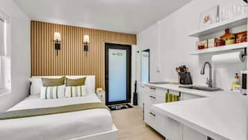 1 bedroom, in-room safe, desk, iron/ironing board