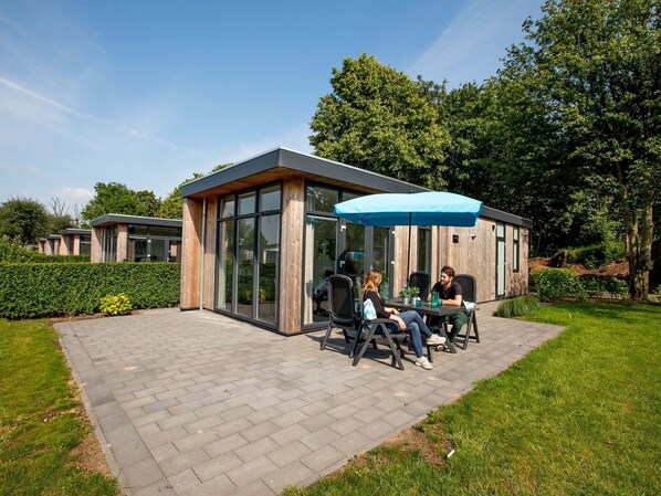 Exterior - Comfortable Chalet With Dishwasher (Nieuwerkerk aan den IJssel)