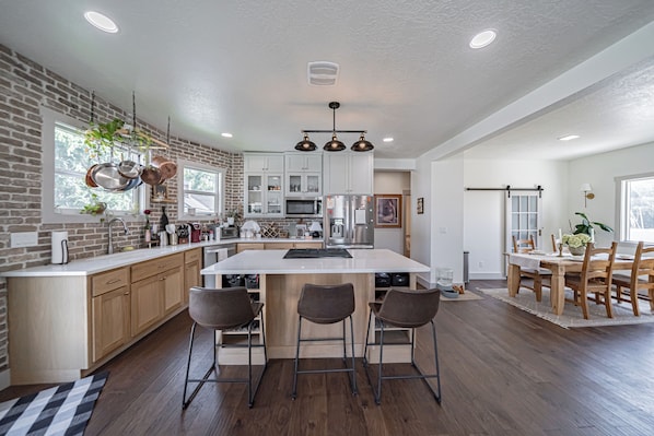 Fridge, microwave, oven, stovetop - Pet Friendly Downtown Vintage House w/ Hot Tub! (Idaho Falls)