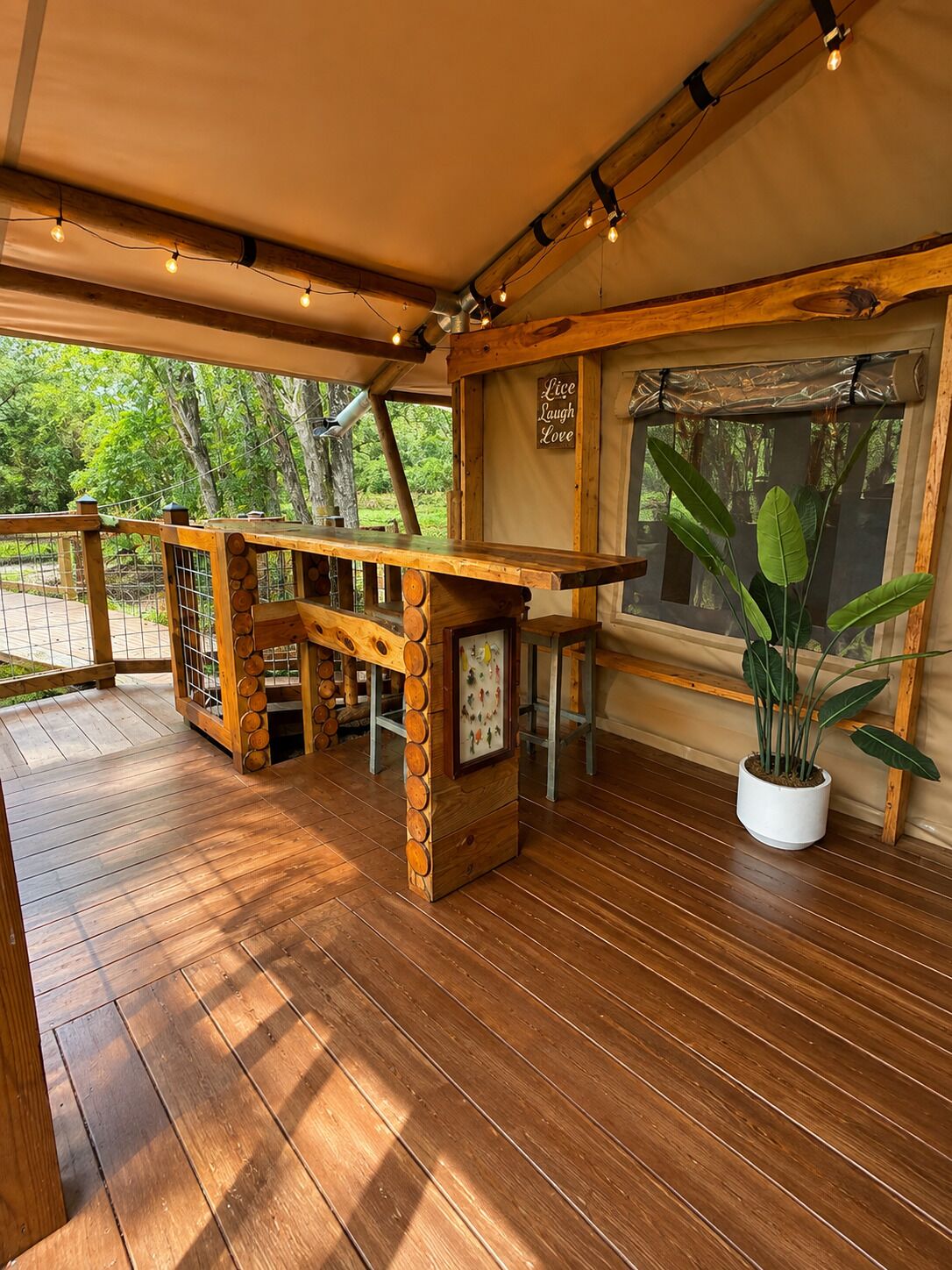 屋外ダイニングエリア