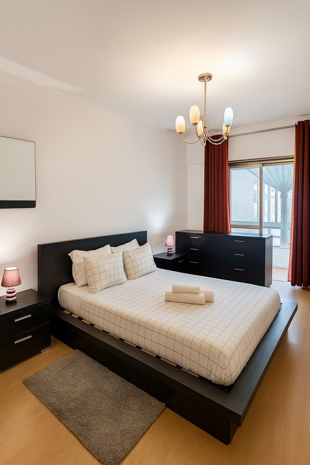 3 bedrooms, desk, iron/ironing board, free WiFi