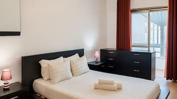 3 bedrooms, desk, iron/ironing board, free WiFi
