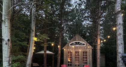 FROG HOUSE - ROMANTIC - OFF GRID - WINE TRAIL CABIN - Pet Friendly! 4 Seasons