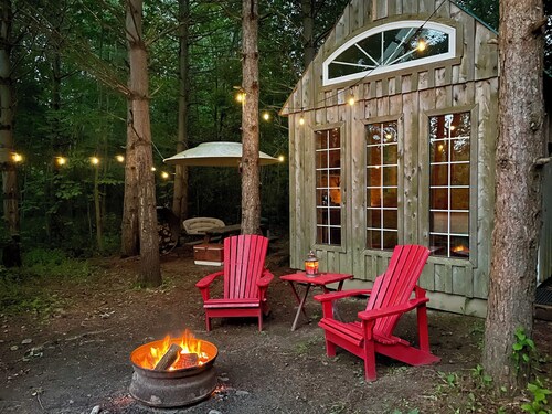 FROG HOUSE - ROMANTIC - OFF GRID - WINE TRAIL CABIN - Pet Friendly! Year round. 