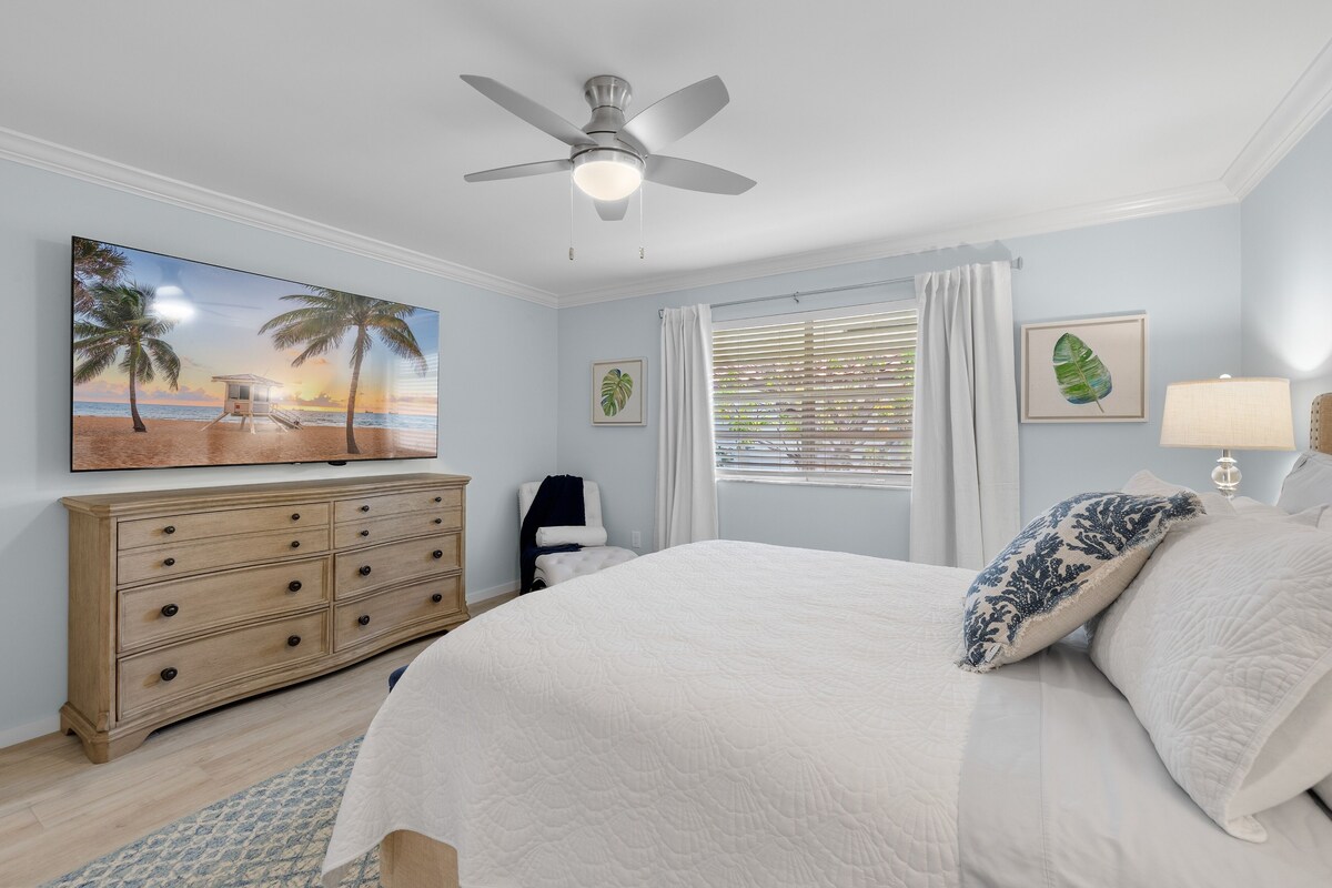 Photo 5 of Naples Beautiful Waterfront 2/2 Condo.