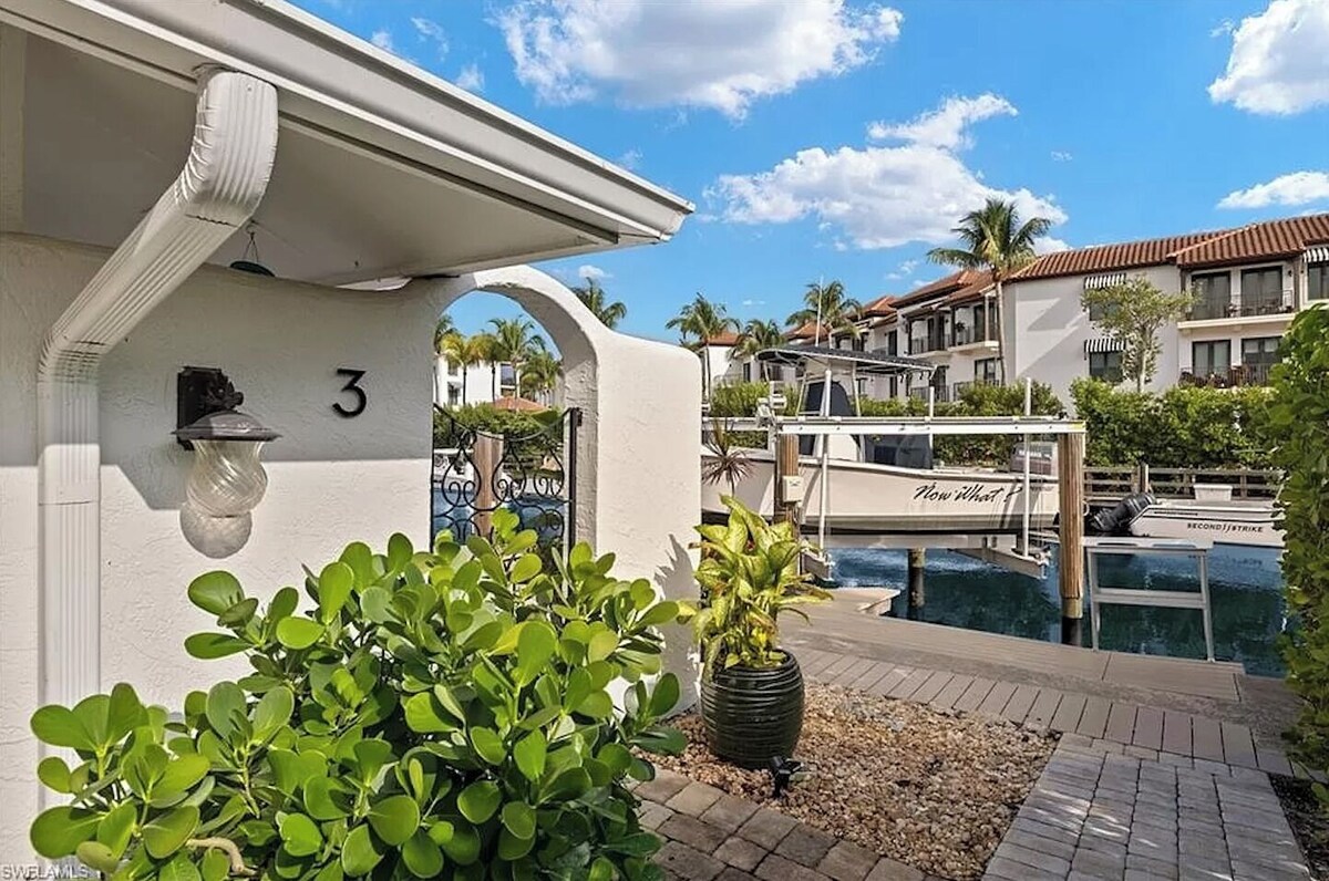 Photo 11 of Naples Beautiful Waterfront 2/2 Condo.