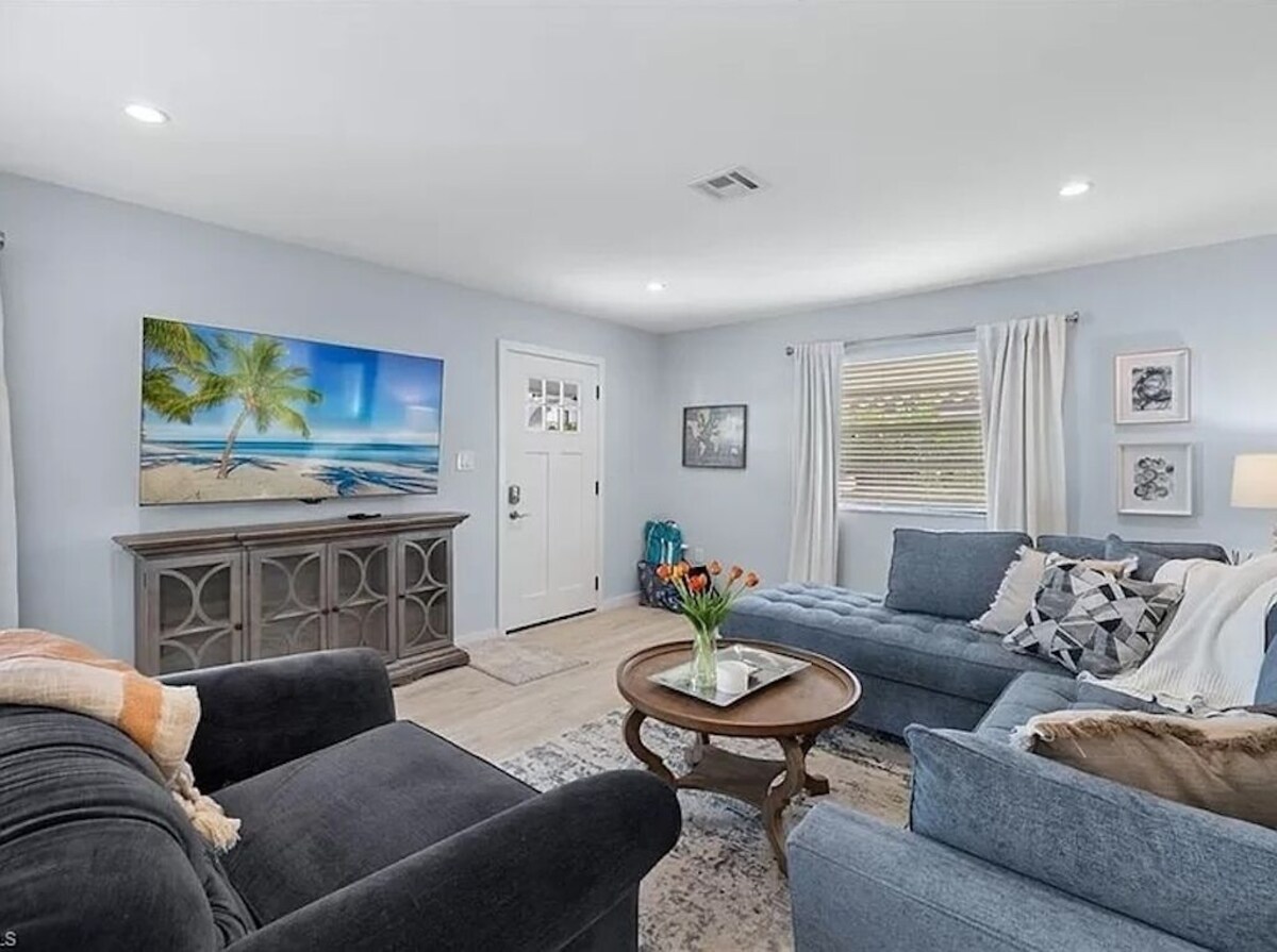 Photo 16 of Naples Beautiful Waterfront 2/2 Condo.