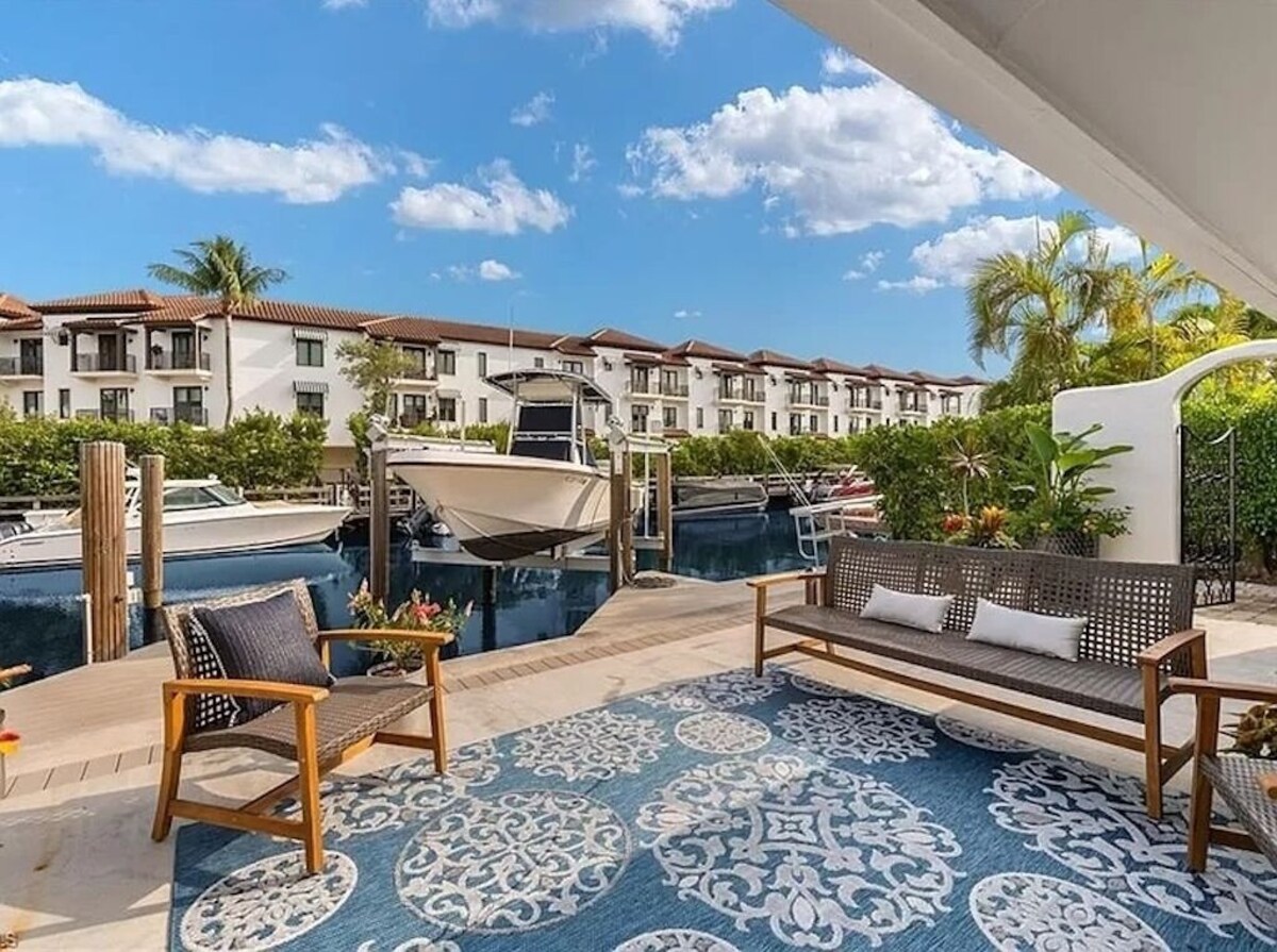 Photo 14 of Naples Beautiful Waterfront 2/2 Condo.