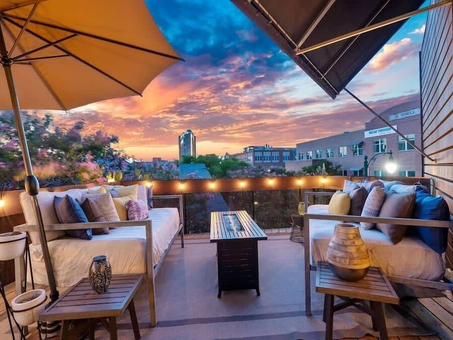 Deluxe Condo, 2 Bedrooms, Kitchen, City View | Terrace/patio