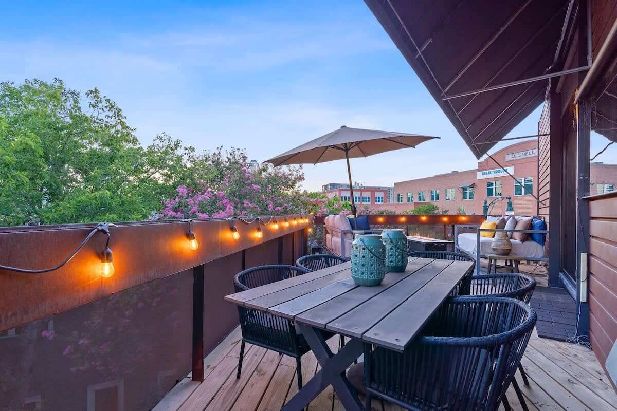 Deluxe Condo, 2 Bedrooms, Kitchen, City View | Terrace/patio