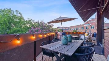 Deluxe Condo, 2 Bedrooms, Kitchen, City View | Terrace/patio