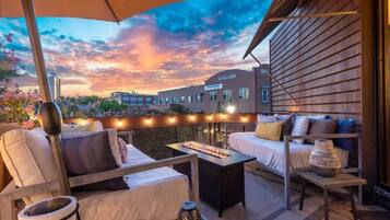 Appartamento Deluxe, 2 camere da letto, cucina, vista città | Terrazza/patio