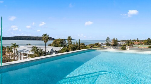 Beautiful new apartment with stunning views in the heart of town