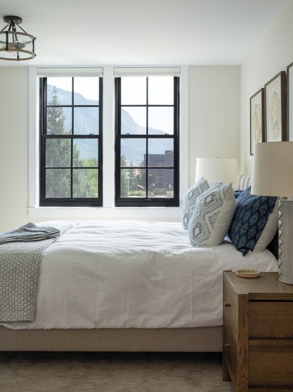3 bedrooms, iron/ironing board, free WiFi, bed sheets - Academy Place | Marsh Marigold (Crested Butte)