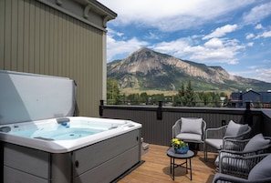 Outdoor spa tub - Academy Place | Marsh Marigold (Crested Butte)