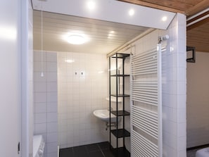 Bungalow | Bathroom