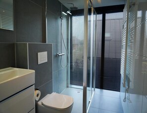 Bathroom - Lakeview Villa Retreat for 10 (Kampen)