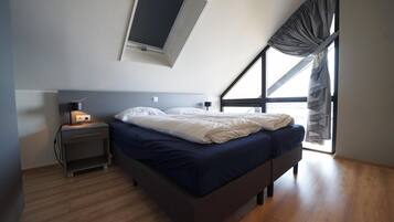 House | 5 bedrooms, individually furnished, bed sheets