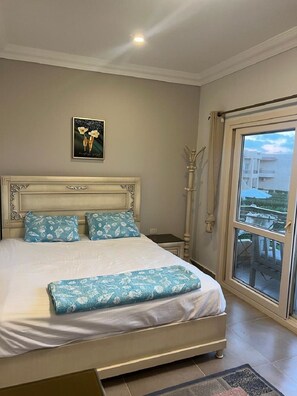 5 bedrooms, WiFi, bed sheets - Lovely beach view 4-bedroom villa in Marsa Matrouh Governorate with WiFi, AC (Marsa Matrouh Governorate)