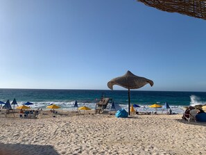 Beach - Lovely beach view 4-bedroom villa in Marsa Matrouh Governorate with WiFi, AC (Marsa Matrouh Governorate)