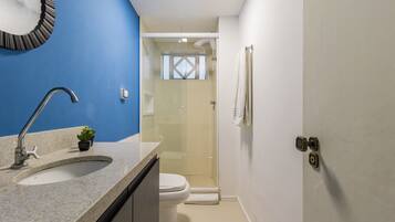 Departamento | Baño | Regadera, toallas, jabón