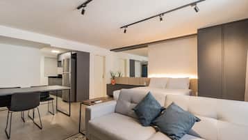 Apartamento | Área de estar | TV 43 polegadas com canais digitais, Netflix, serviços de streaming