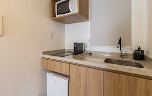 Appartamento | Cucina privata | Frigorifero nell'area comune, microonde, piano cottura