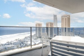 Outdoor dining - Panoramic Views at Orchid Avenue (Surfers Paradise)