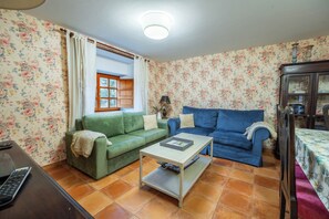 Traditional Cottage | Living area