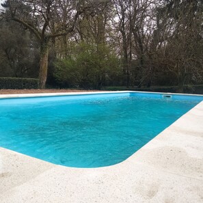 حمام سباحة خارجي