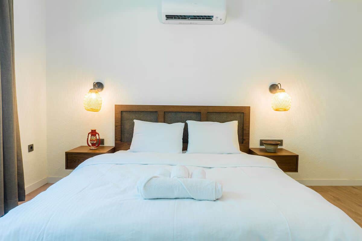 Comfort Room | Free WiFi, bed sheets