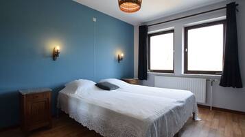 3 bedrooms, individually furnished