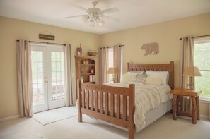 5 bedrooms, iron/ironing board, WiFi, bed sheets