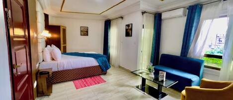 Suíte júnior, sacada | Wi-Fi de cortesia