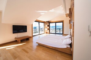 4 habitaciones, tabla de planchar con plancha, wifi y ropa de cama 