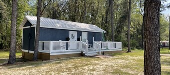 Modern Cottage Nestled In The Woods At Gin Creek