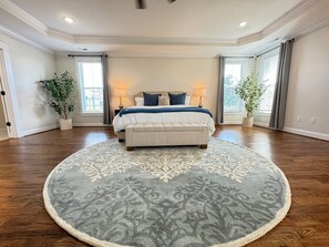 Desk, iron/ironing board, WiFi, bed sheets